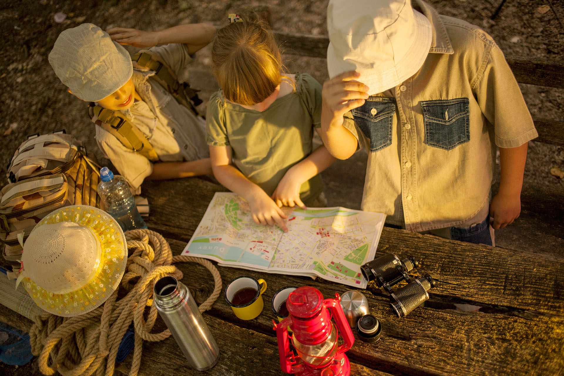 summer camps,scout children read map